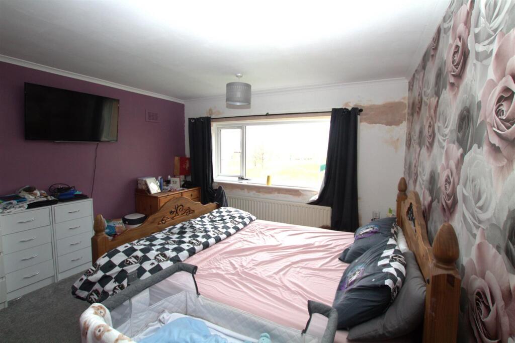 BEDROOM.jpg