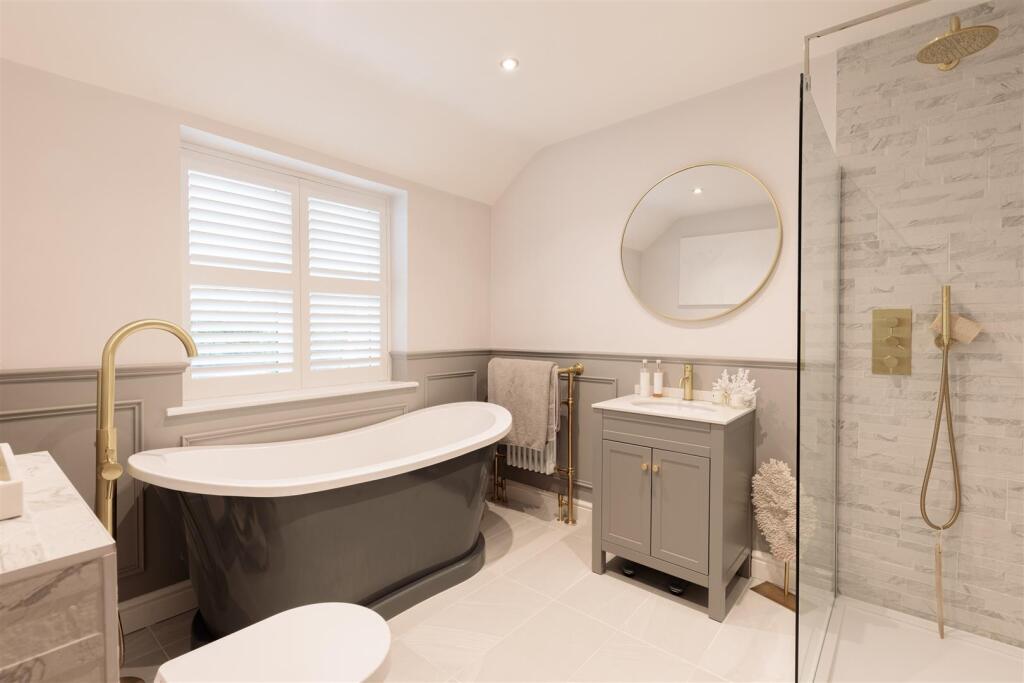 Family Bathroom.jpg