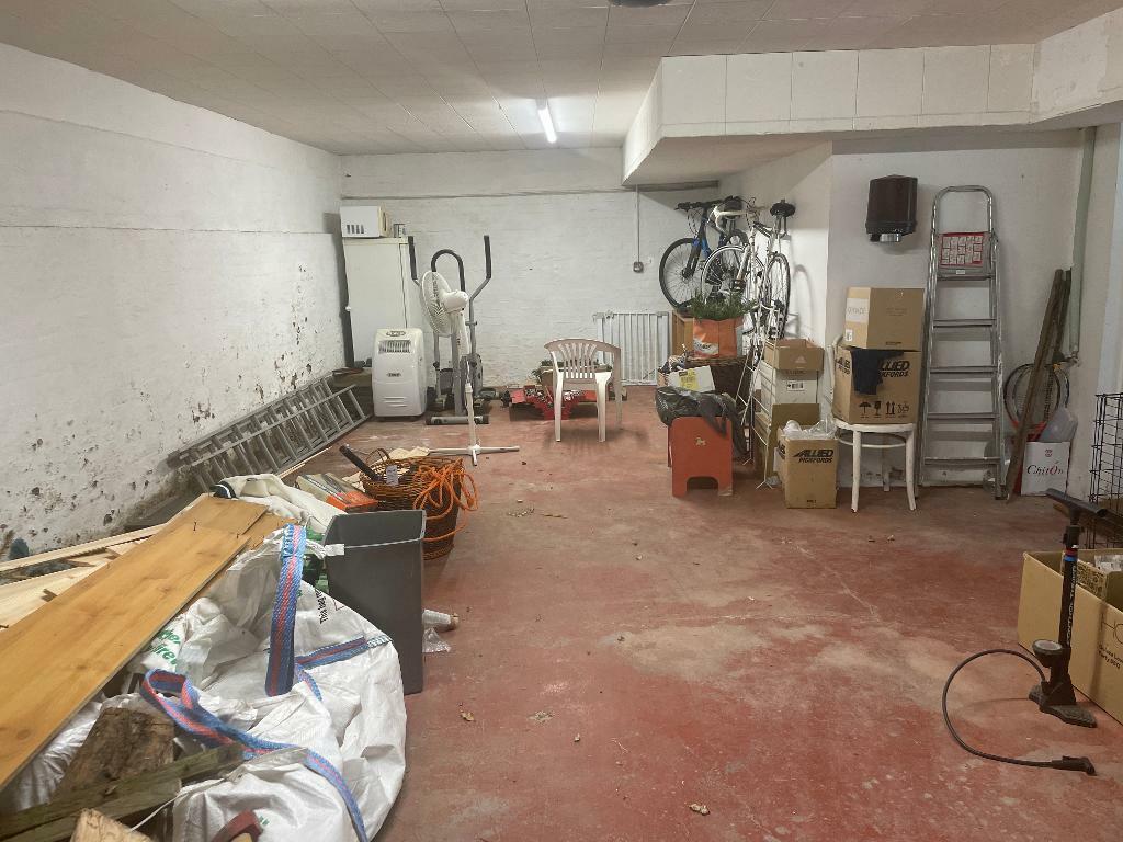 Large 29'9 long garage