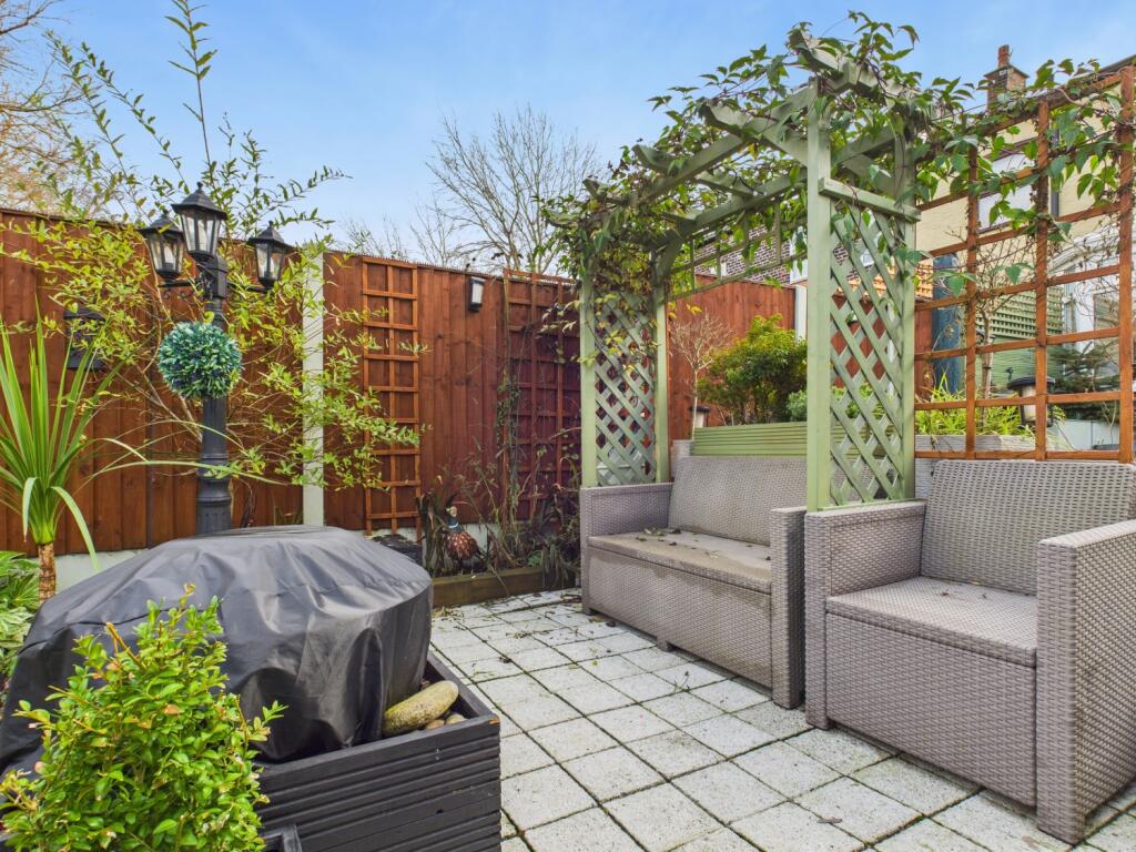 CAM03729G0-PR0189-STILL034