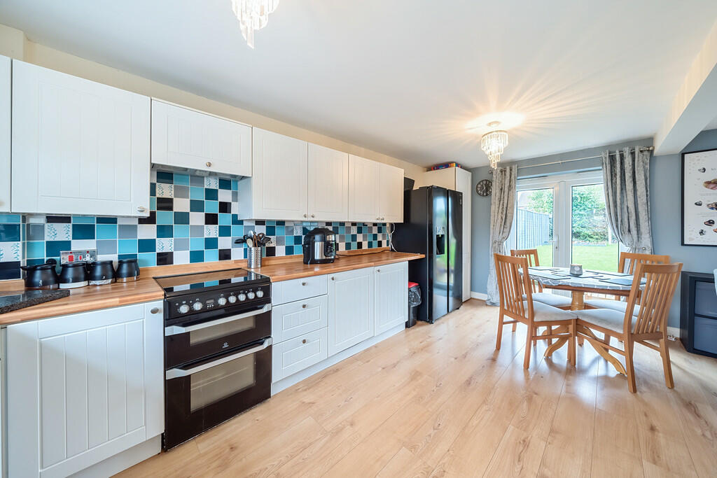 Kitchen - Photo 2...