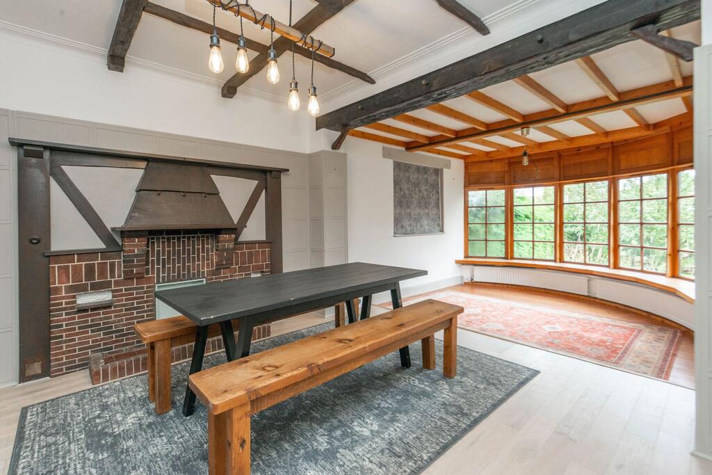 RECEPTION ROOMS AND KI