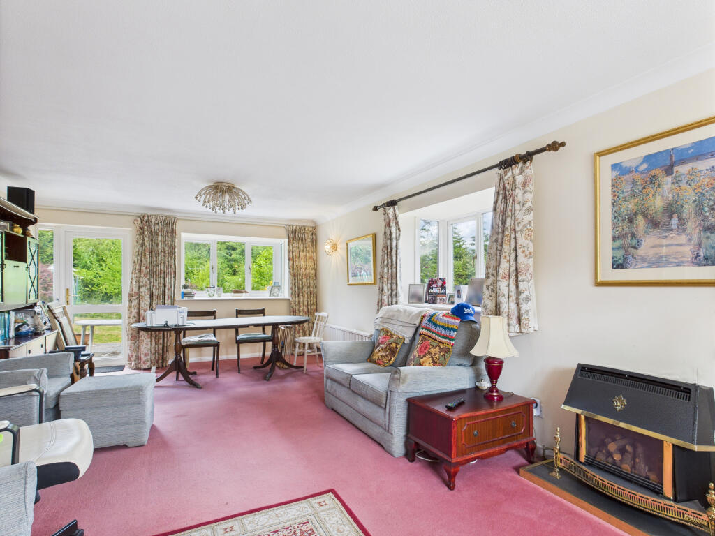 CAM01354G0-PR0548-STILL015