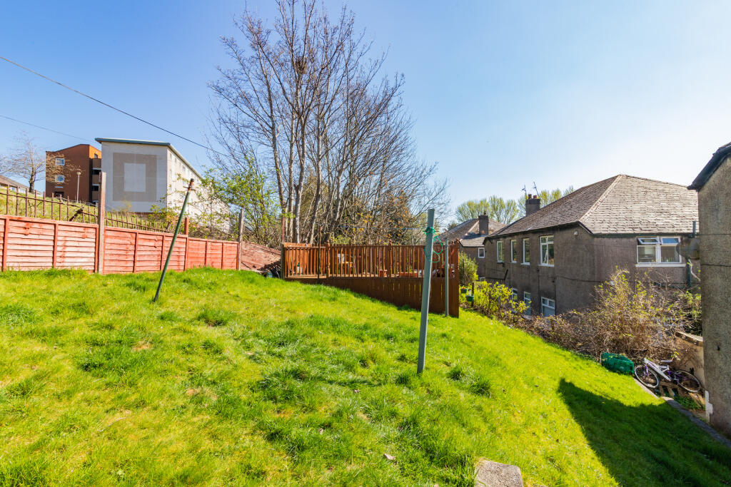 316 Gladsmuir rd Hillington Glasgow G52 2LQ L-23