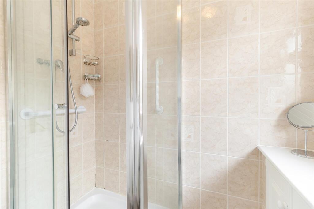 8655415-interior10.jpg