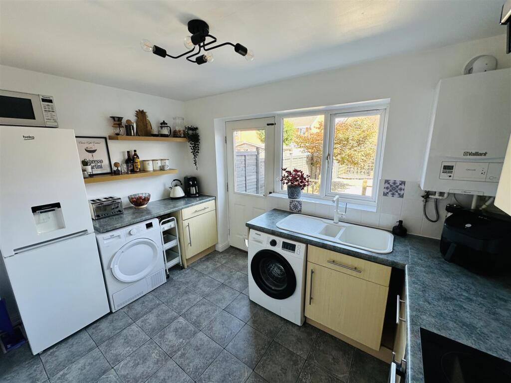 Kitchen 1.jpeg