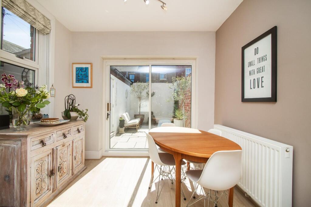 Kitchen/ Dining room