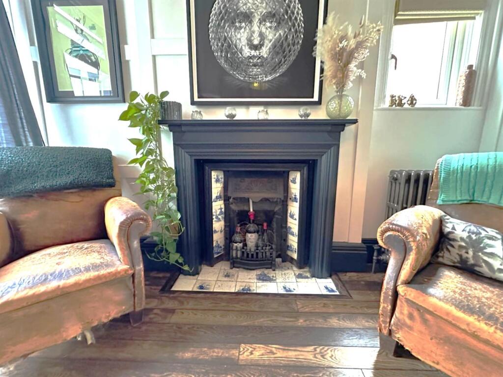 Open fireplace, dining room.jpg