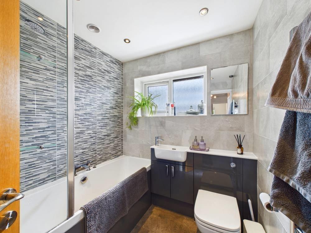 Lrg_CAM05488G0-PR0020-STILL017-thumbnail-h750-70.j