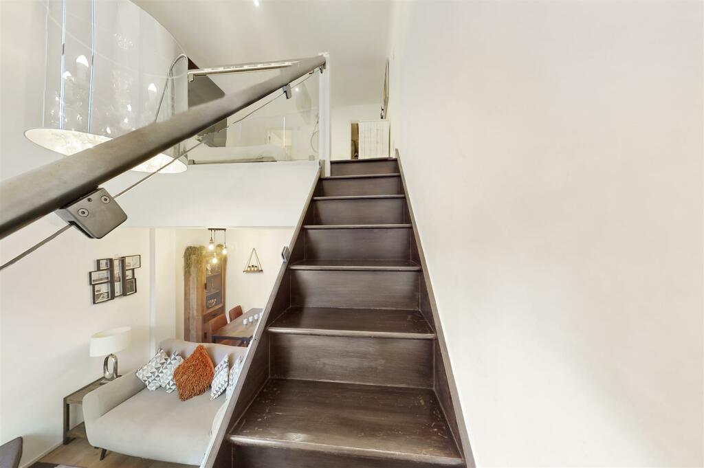 Flat 24, 97-113 Curtain Road - UHLSUwzDA6N8XskU39A