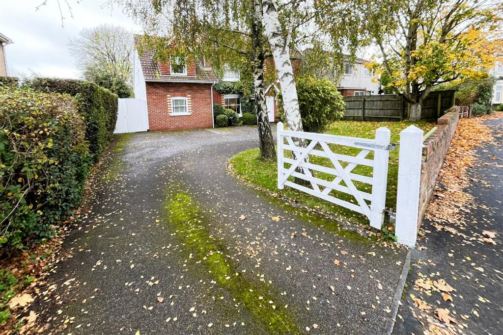 38 Middle Road, Kingswood, Bristol BS15 4XH House 