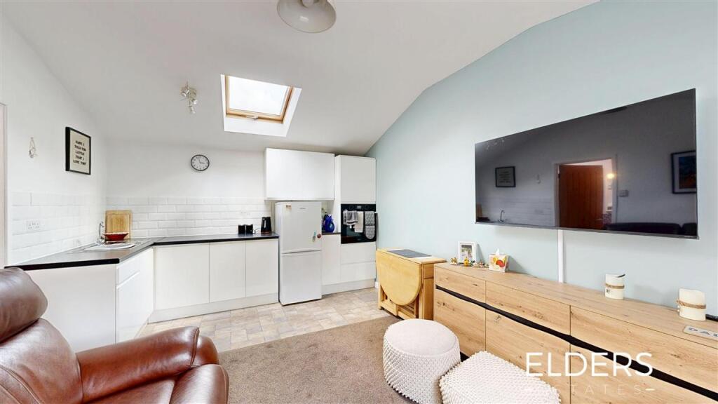 LOUNGE &amp; KITCHEN