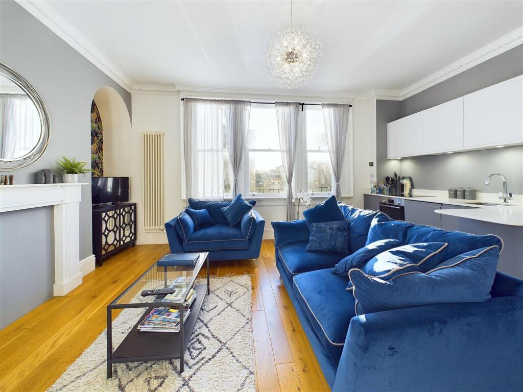 LIVING ROOM/KITCHEN AREA