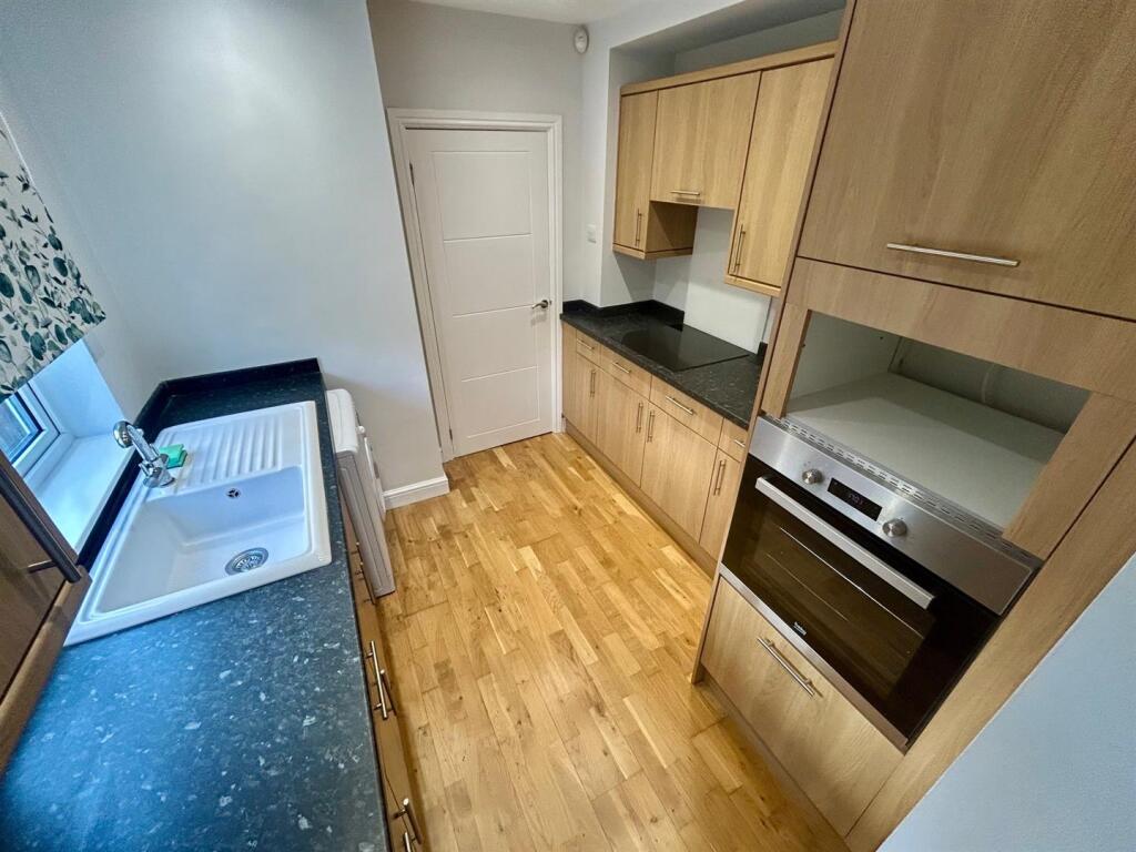 kitchen 1.jpg
