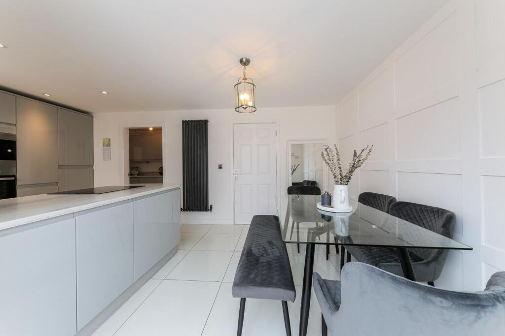 Kitchen / Dining Area