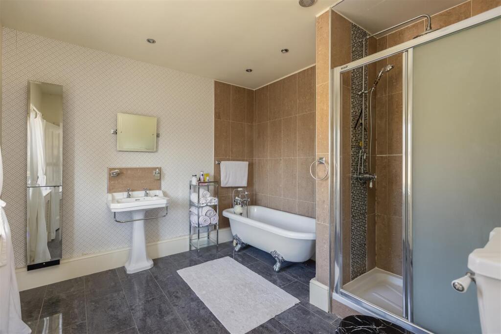 Grooms Cottage Bedroom 1-4.jpg