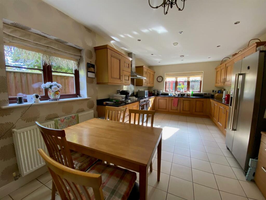 Kitchen Breakfast Room.jpg