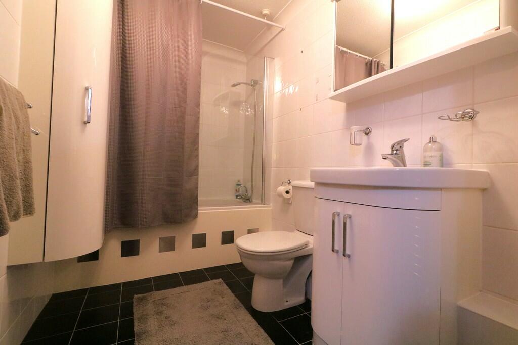 kingsmeade bathro...