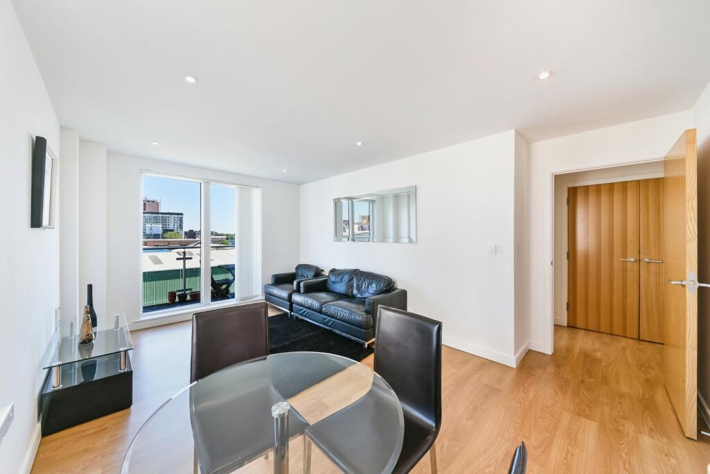 Living Area - Ceram