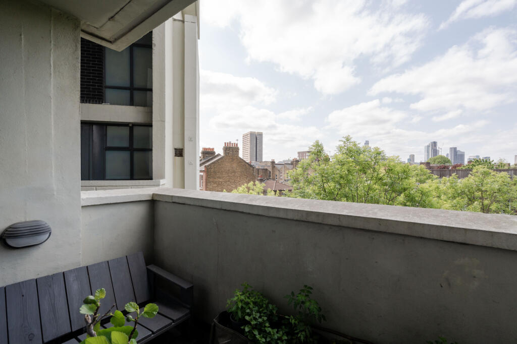 283619 - Keeling House, London E2 - high res - ...
