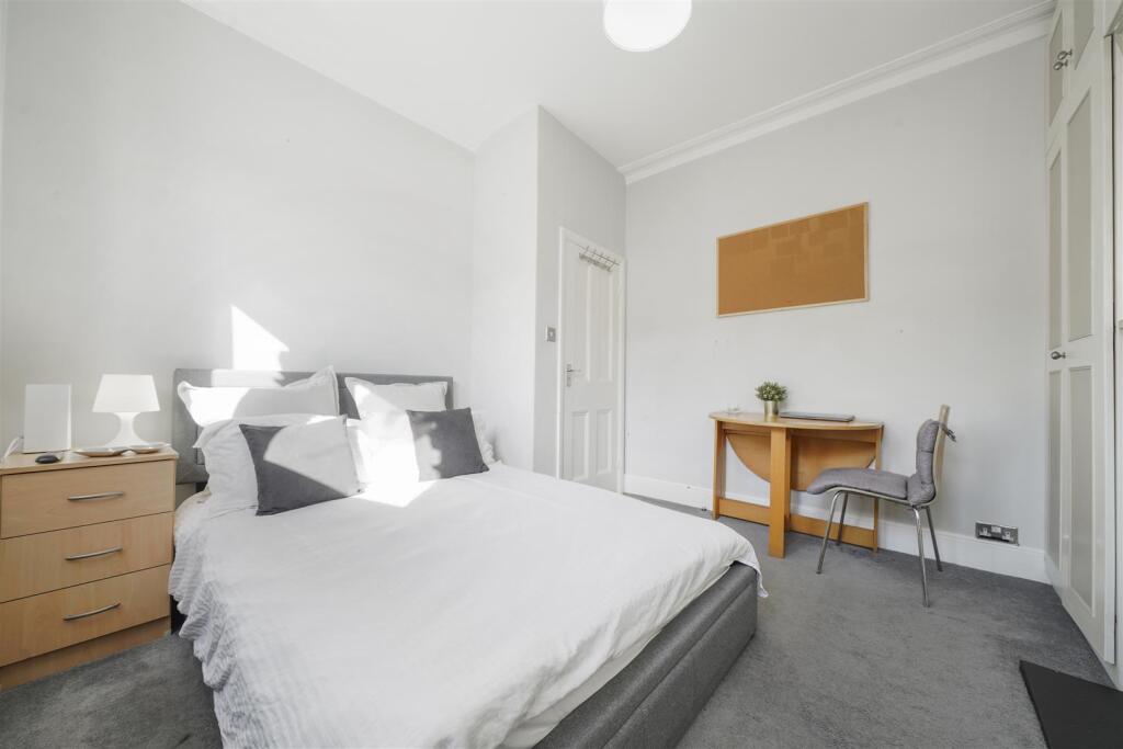 High ceilings in double bedroom into bay window