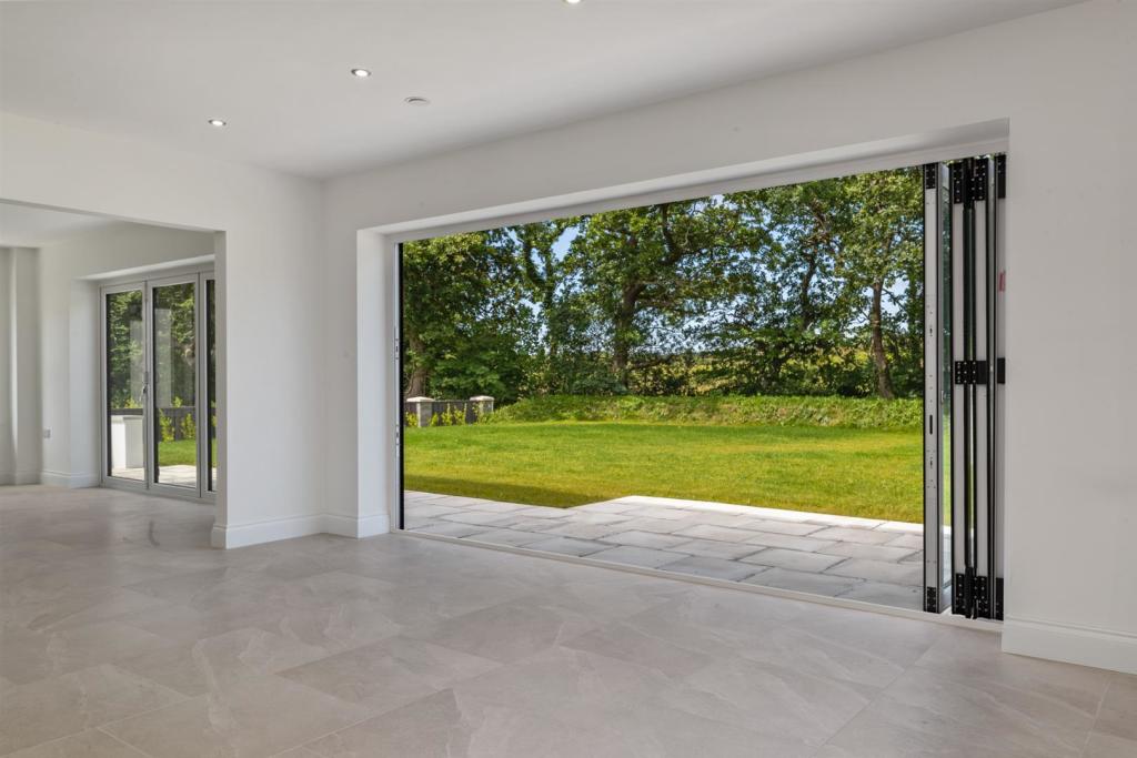 8 Ashmoor Gardens WWP - Final Edits-16.jpg