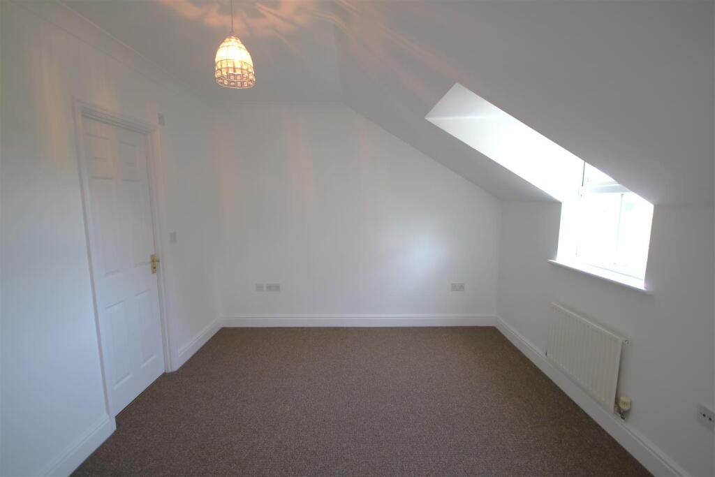 Master Bedroom a.JPG