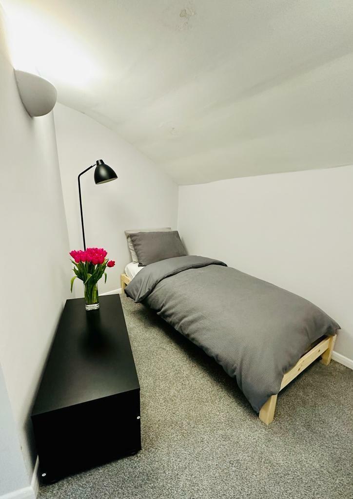 bed area 1.jpg