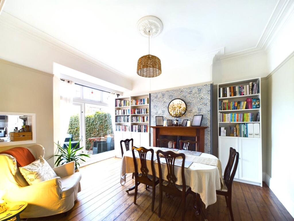 CAM02195G0-PR0059-STILL017