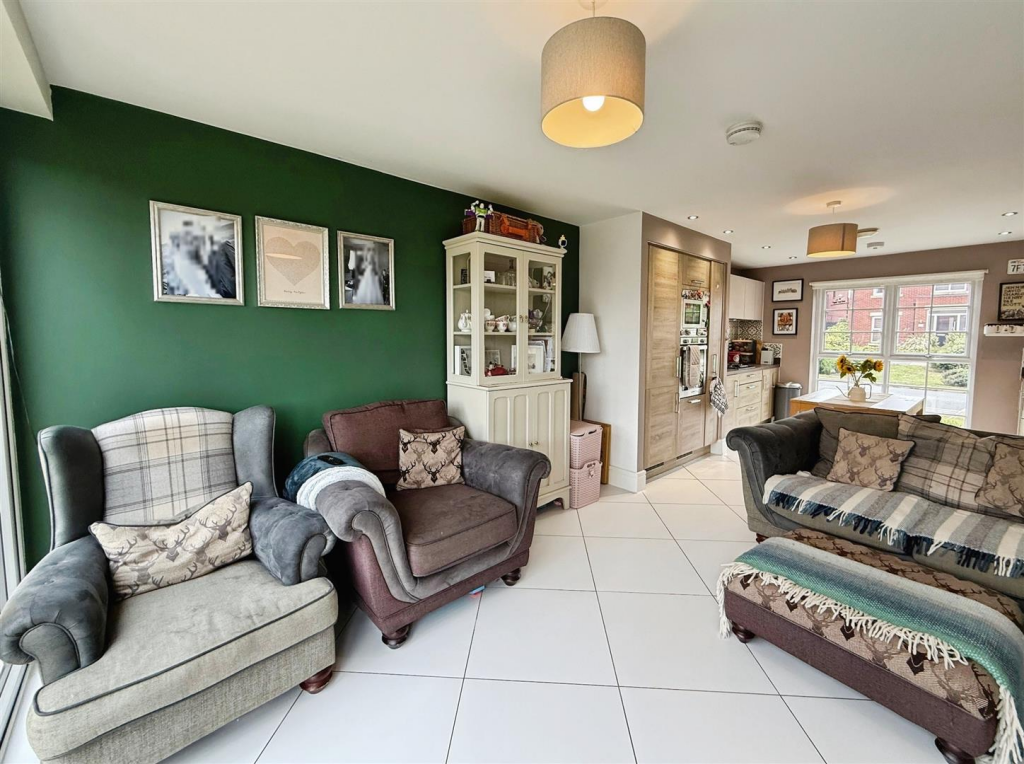 Open plan kitchen/Living area