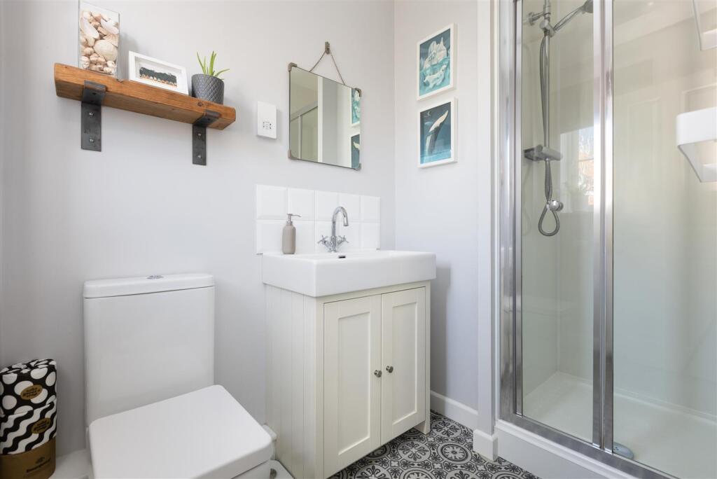 Bed 2 en-suite