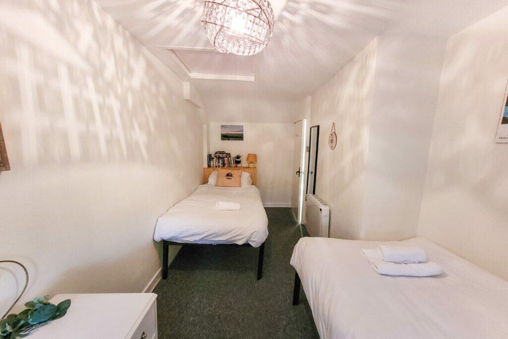 Ty Croes - Bedroom 1