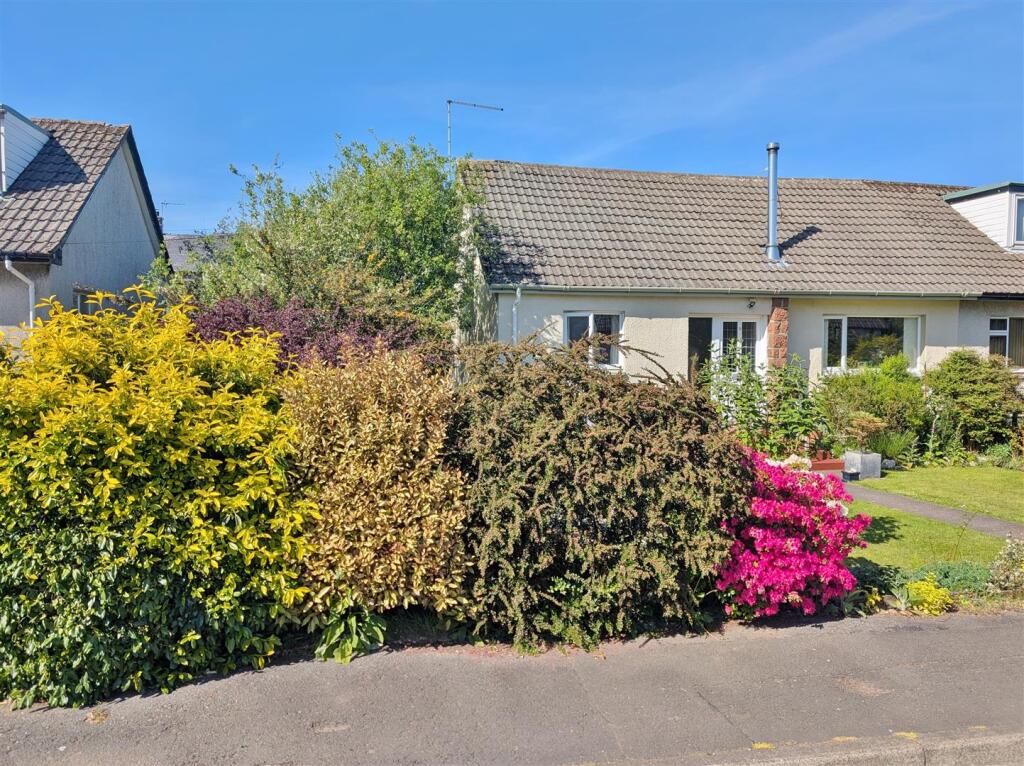 17 Brathwic Place Front