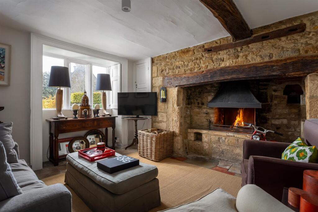 35 - Manor Farm - GL54 2ND - Web.jpg