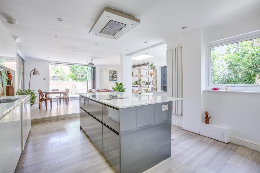 51 London Road, HP11 1BN-8.jpg