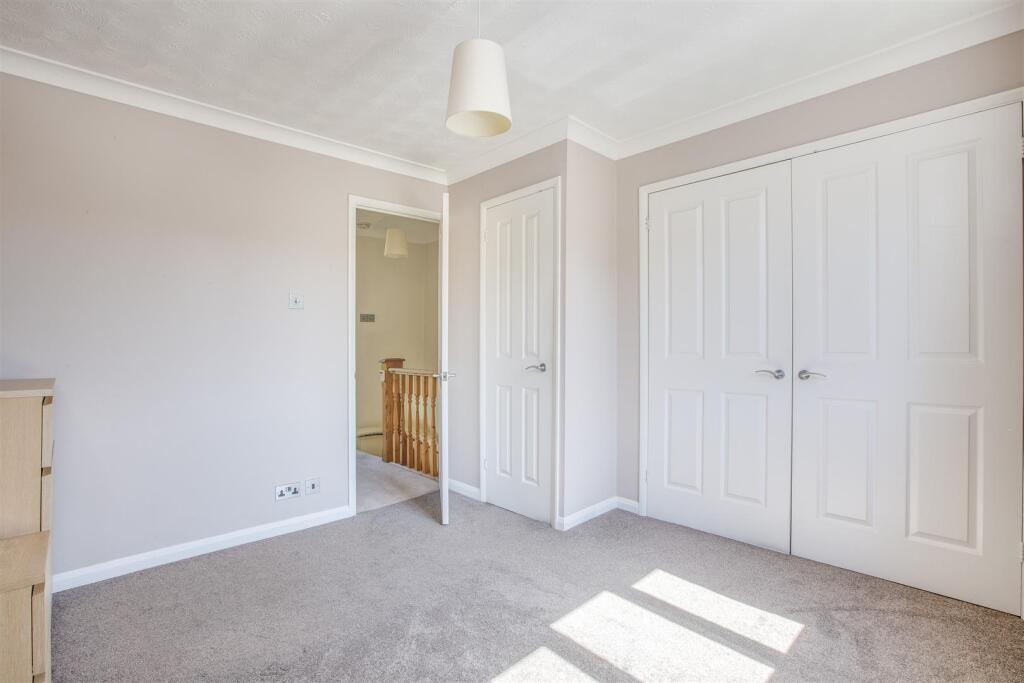 12 Parslow Close, HP21 9JD-2.jpg