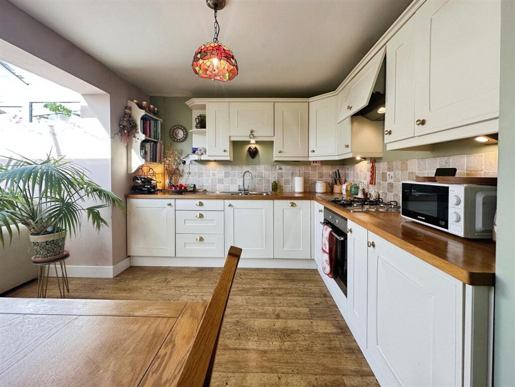 e2069de7--40E9-9974-17F899C177BD-70010-00002D05A37