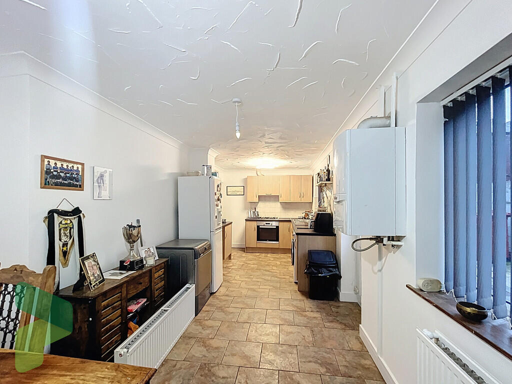 Fitted Dining Kit...