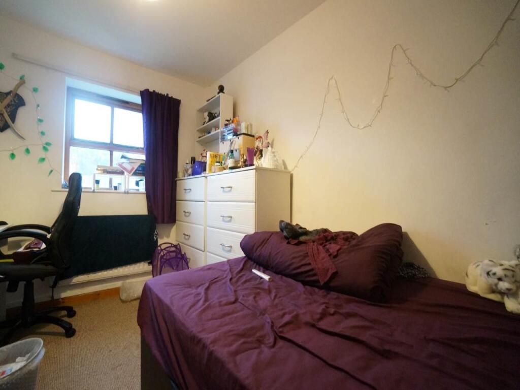 Bedroom 1.2.JPG