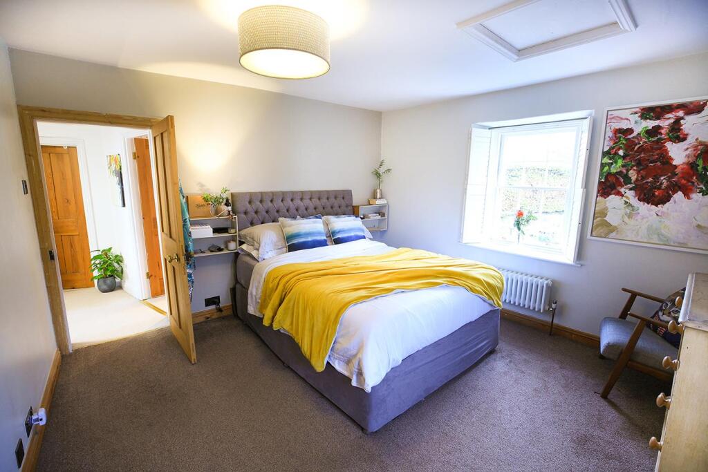 MAIN_BEDROOM07FBEA6F-FCCE-4679-817C-AB318414A383.j