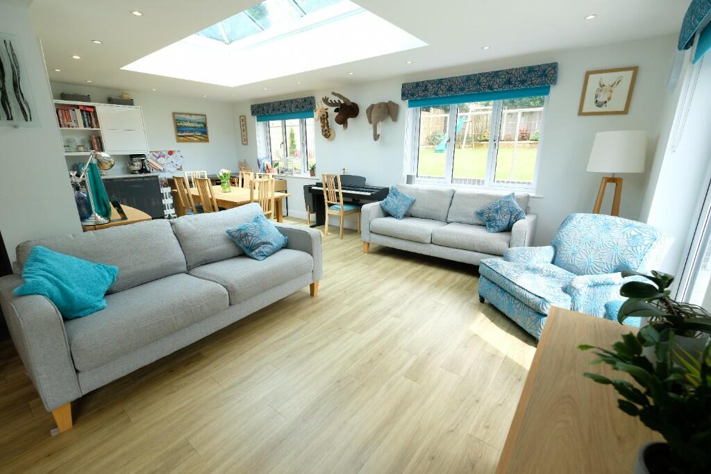 OPEN PLAN ROOM