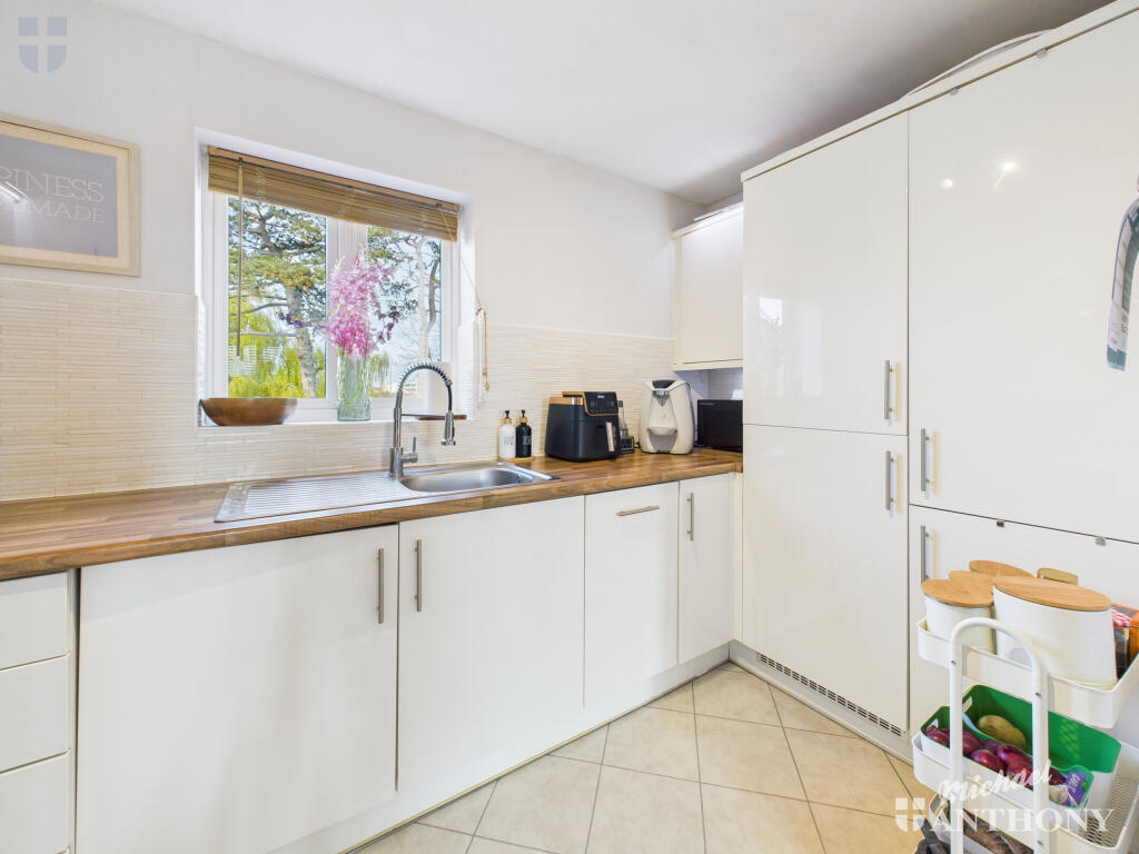 CAM03852G0-PR0488-STILL008