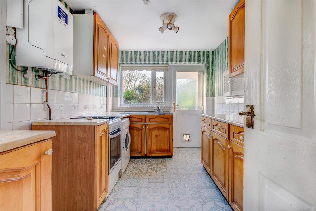 Celyn Avenue, HernCrabtree (12).jpg