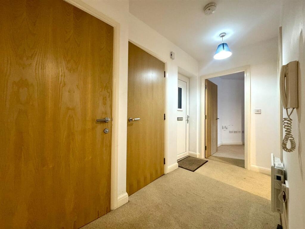 Hallway.jpeg