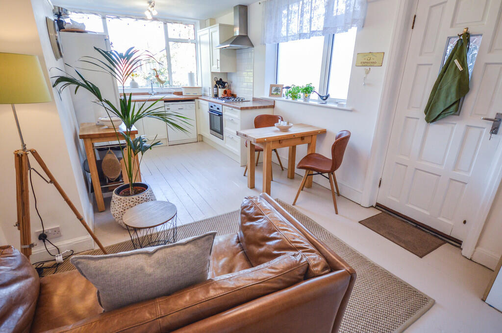 Kitchen/Breakfast...