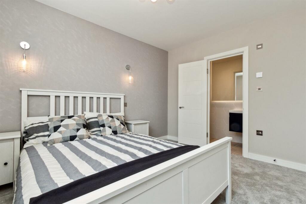 Flat 1 20 Coverton Road Bedroom 3b.jpg