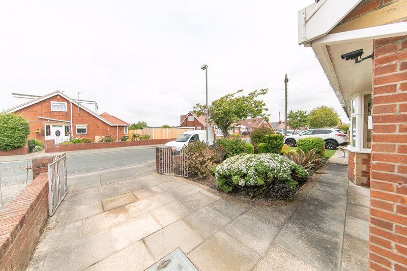Front garden &amp; driveway