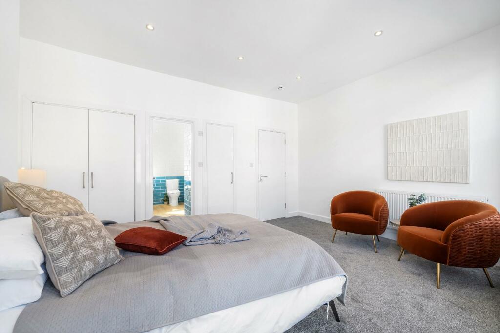 Bedroom 1 (3).jpg