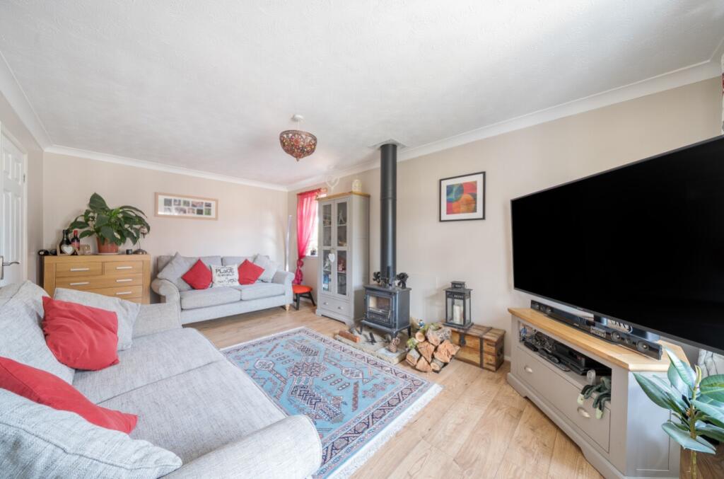 1296095-10-682c6b1eecf4d-ARW-1