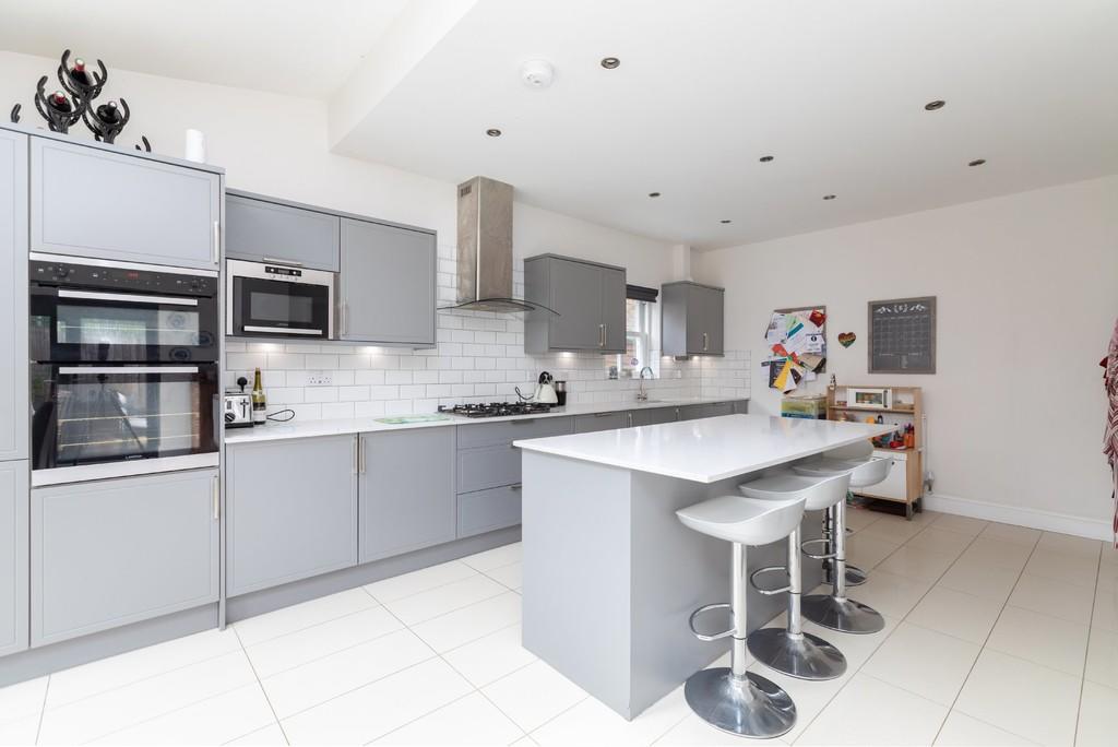 Kitchen/Breakfast...